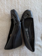 Czarne eleganckie skórzane buty na koturnie koturny Sole Reviver 37