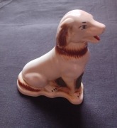 Porcelanowa figurka Pies - seter. Nie sygnowana, około połowy XX w. 