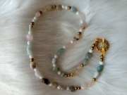 Naszyjnik z kamieni naturalnych morganit, agat biały i złoty hematyt 