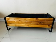 Drewniana skrzynka na kwiaty 