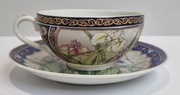 Filiżanka ze spodkiem – japońska porcelana, irysy, 2. poł. XX w.