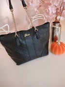Elegancka torebka Guess czarna skórzana, złote łańcuszki, A4, shopperka
