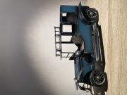 Kolekcjonerski retro samochodzik niebieski metal