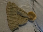 Beżowo brązowa czapka Vertical z pomponem 