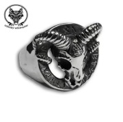 Nordycki pierścień z głową kozła