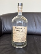 Duża butelka kolekcjonerska dekoracja whisky monkey shoulder