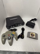 Konsola Nintendo 64 z padem, kablem av i grą