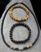 Komplet biżuterii męskiej z kamienia naturalnego 2 bransoletki i naszyjnik.