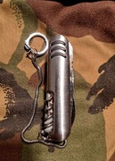 Scyzoryk wielofunkcyjny Multitool w etui, z łańcuszkiem do przypięcia