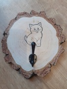 Wieszak ścienny na ubrania, klucze, drobiazgi. Plaster drewna.  Kotek