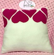 Poduszka z naszywkami serc