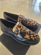 Loafery damskie  Guess 
