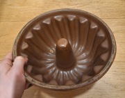 Ceramiczna (kamionkowa) forma do pieczenia babki, prawdopodobnie PRL