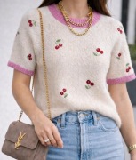 Sweterek na krótki rękaw w wisienki Azara 