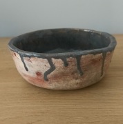 Miska ceramiczna, szkliwiona, wypalana w piecu.