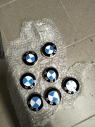 Dekielki emblemat BMW 68mm  kpl 4 sztuk