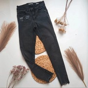 Jeansy Reserved 34 xs czarne zamki naszywki casual wygodne elastyczne miękk