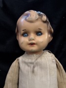 Bardzo stara lalka renowacji