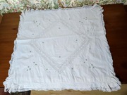 Poszewka z koronką i ręcznym haftem 74x71