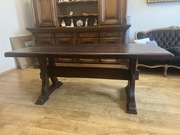 Masywny stół dębowy 