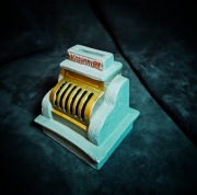 Skarbonka vintage – kasa fiskalna „Kassensturz”