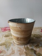 Osłonka na doniczkę stalowa z korą brzozową