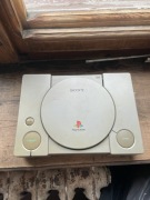 Sprzedam konsole PlayStation 1 model 1002