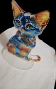Dekoracyjna figurka kotka z akrylu – 18 cm – wyjątkowy design