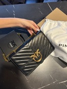 Czarna Torebka Pinko ze złotymi elementami