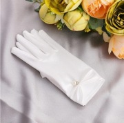 Rękawiczki Komunijne z Perłową Ozdobą – Doskonały Akcent na Wyjątkową