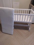 Łóżeczko dziecięcie Zakład stolarski Łukasz Cieczko + materacyk GRATIS