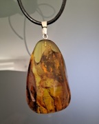 Zawieszka bursztyn 30g wisiorek długość 6 cm.