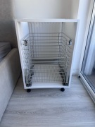 Szafka z mechanizmem cargo z cichym domyciem 