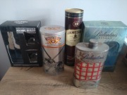 Stare puszki i pudełka kolekcjonerskie po alkoholu 