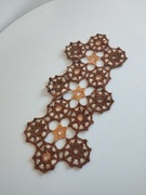 Serwetka podłużna zrobiona na szydełku 