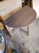 Półokrągły stolik kawowy skaldany