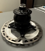 SON SONDelux 12 28 - piasta z dynamem (inc. Shimano 160mm CL rotor)