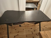 Biórko gamingowe czarne z blatem imitującym karbon