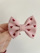 Lniana spinka haftowana kokardka serduszka