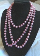 Jasnoróżowe perły naturalne, długi sznur pereł, naszyjnik z perłami