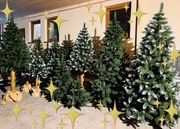 Sztuczne piękne choinki na pniu i od ziemi