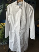 Fartuch medyczny Apolonia – biały | laboratoryjny / kosmetyczny