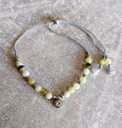 Bransoletka na jedwabnej nitce z jadeitem