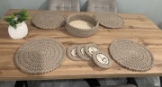 Zestaw na stół. 4 podkładki , duża taca , 4 podkładki  pod kubek