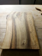 Deska do serwowania z drewna orzecha | handmade | live edge | 40x23 cm 