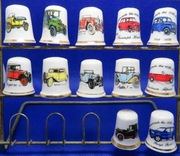 Naparstki Kolekcjonerskie Porcelanowe Zestaw 12 Sztuk Stare Auta 