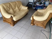 dwie kanapy sofy skórzane  kanapa skórzana żółto beżowa żółta