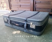 Stara walizka podróżna 71 x 49 cm rekwizyt retro prl