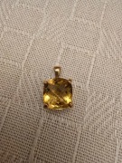 Złoty wisiorek próba 375 z cytrynem