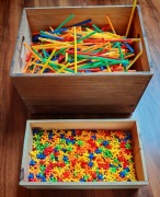 Duży zestaw klocków konstrukcyjnych – słomki, łączniki razem ok. 2,5 kg